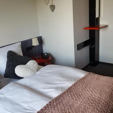 B Six Hotel 3*