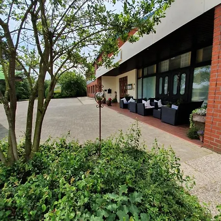 Hotel B Six 3*